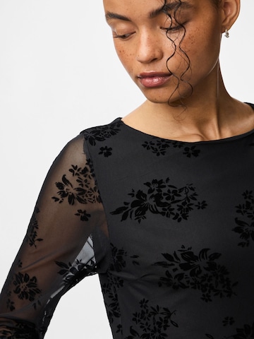 PIECES - Vestido 'PCFLIKKA' en negro