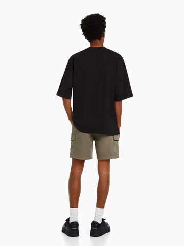 Bershka Regular Shorts in Grün