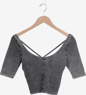 Review Top & Shirt in XS in Grey: front