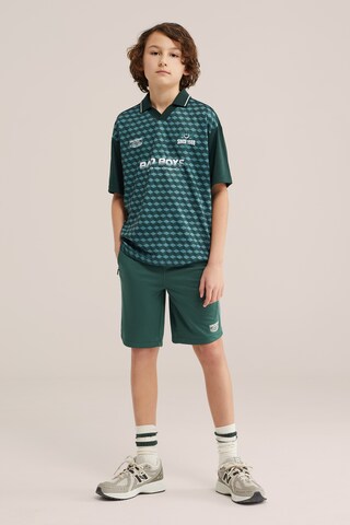 WE Fashion Regular Trousers in Green