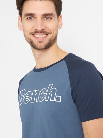 BENCH T-Shirt in Blau