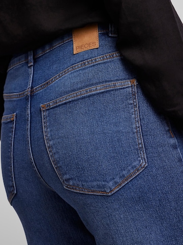 PIECES Bootcut Jeans 'PEGGY' i blå
