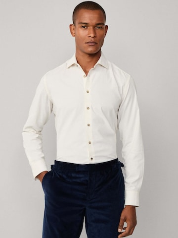 Coupe slim Chemise Hackett London en blanc : devant