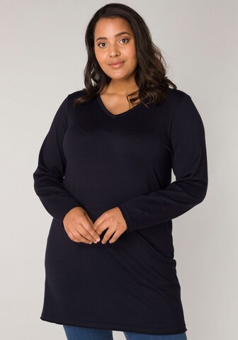 BASE LEVEL CURVY Pullover in Blau: predná strana