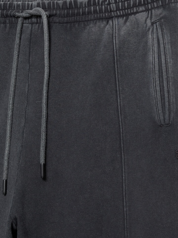 Pull&Bear Tapered Broek 'STWD' in Zwart