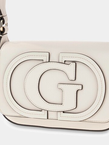 GUESS Schultertasche 'Ruby' in Weiß