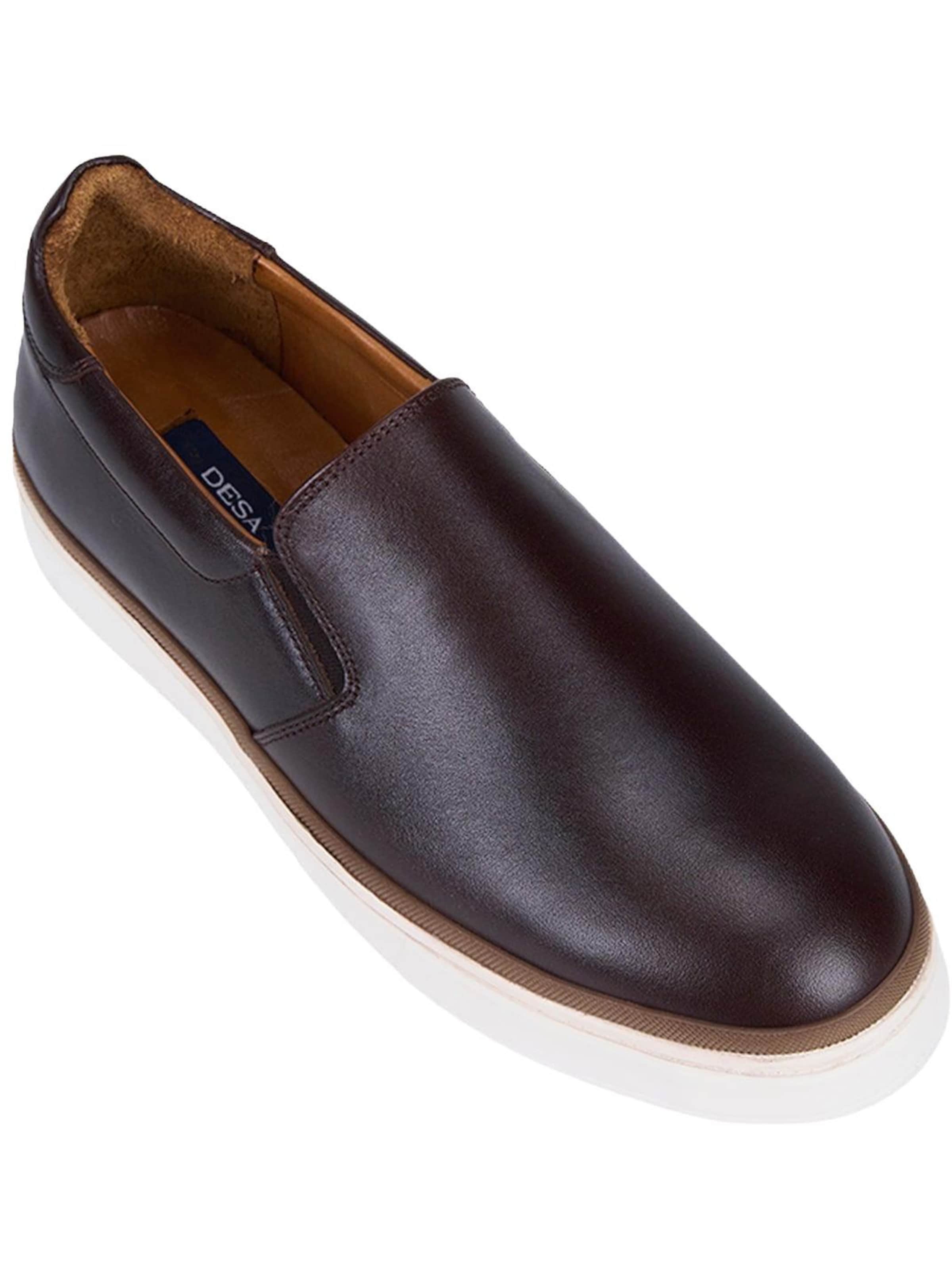 Desa Classic Flats in Brown: front