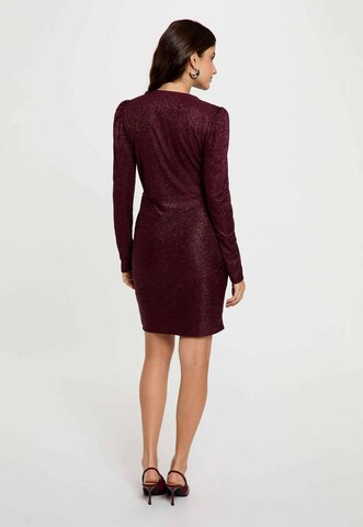 Morgan - Vestido en rojo: atrás