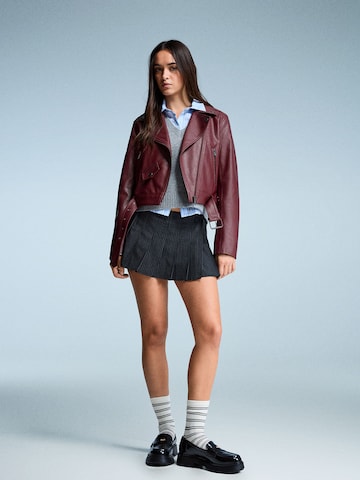 Bershka Преходно яке в червено