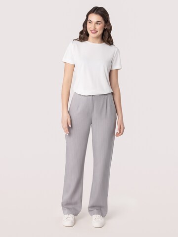 Regular Pantalon Quiosque en gris
