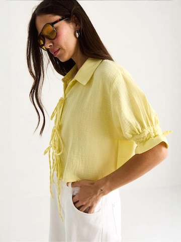 Camicia da donna di Bianco Lucci in giallo