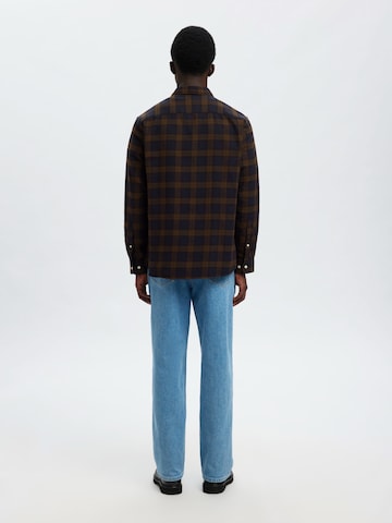SELECTED - Regular Fit Camisa 'SLHREGNOAH' em castanho
