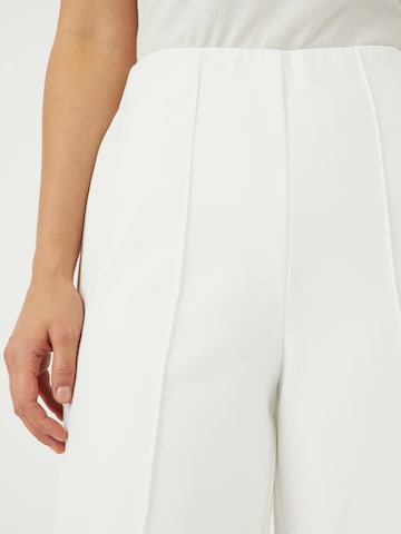 regular Pantaloni 'YASIlea' di YAS in bianco