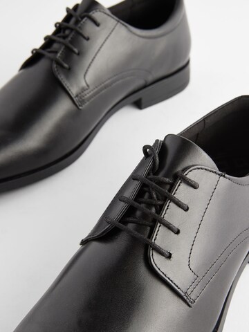 Chaussure à lacets Next en noir