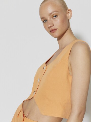 SOMETHINGNEW Vest i orange