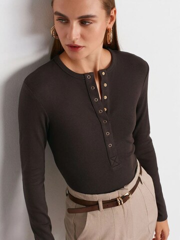 Dilvin Shirt in Grey: front