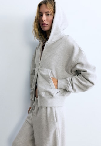Hanorac de la Pull&Bear pe gri