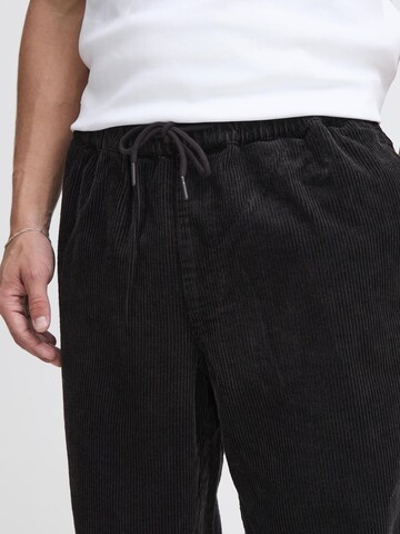 !Solid Regular Chino trousers 'Gutti' in Black