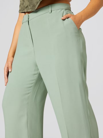 A LOT LESS Zvonové kalhoty Kalhoty s puky 'Daliah' – zelená
