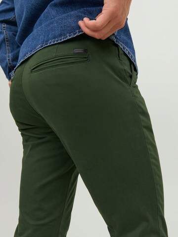Coupe slim Pantalon chino 'Marco Bowie' JACK & JONES en vert