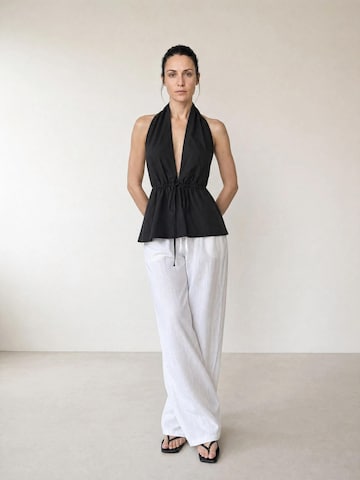 ARMIE Bluzka 'The Emma Halterneck Top' w kolorze czarny