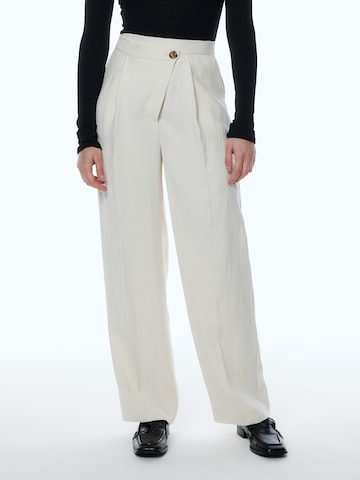 EDITED Szeroka nogawka Spodnie 'Nena' w kolorze biały: przód