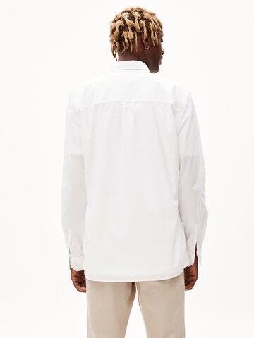 ARMEDANGELS Comfort fit Button Up Shirt 'Paitaa' in White