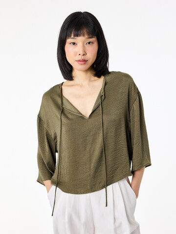 Koton Shirt in Groen: voorkant