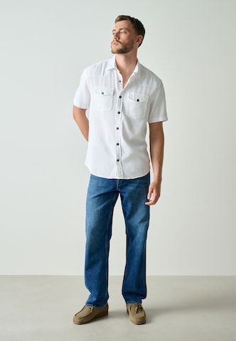 Coupe regular Chemise Next en blanc