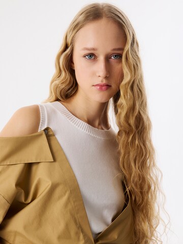 Twist Blouse in Brown