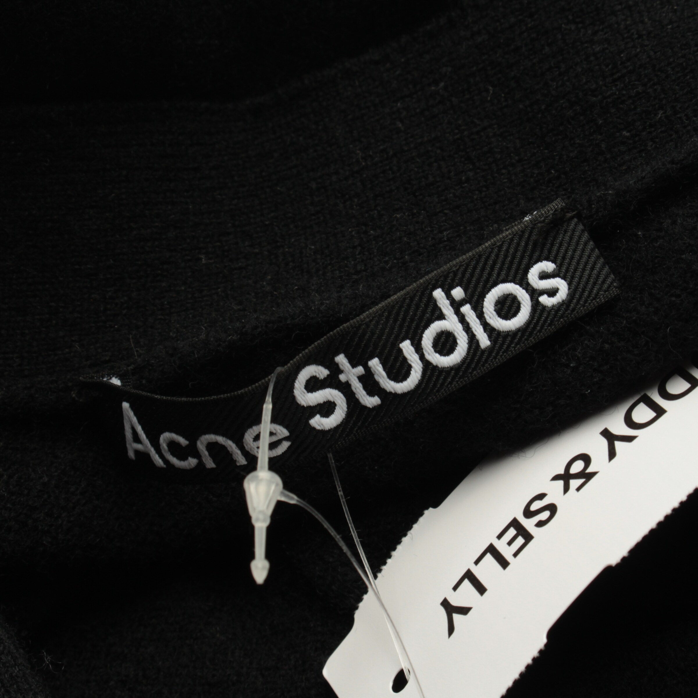 Acne Sweater & Cardigan in M in Black