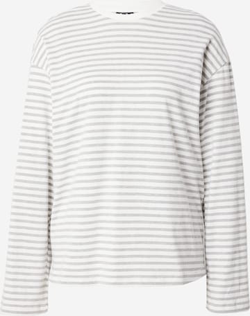 PIECES Футболка 'SADIE' в Серый: спереди