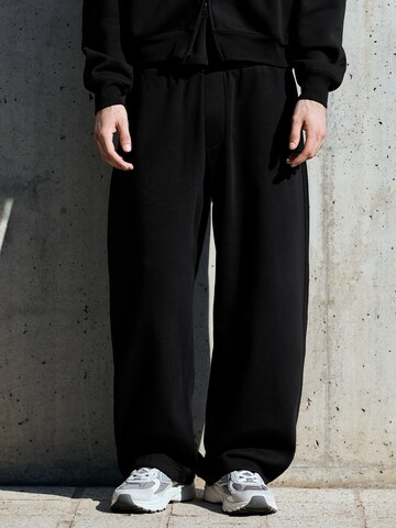Barrel Pantalon Bershka en noir : devant