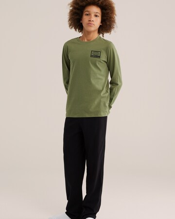 Pijamale de la WE Fashion pe negru