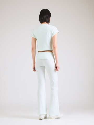 Nike Sportswear Rozšírený strih Nohavice - Zelená