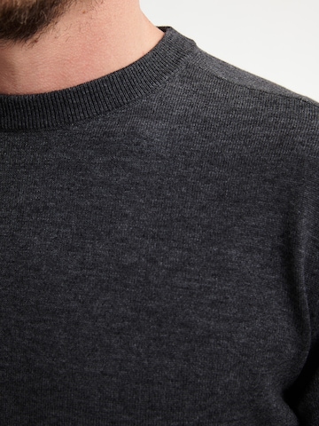Pullover di Petrol Industries in grigio