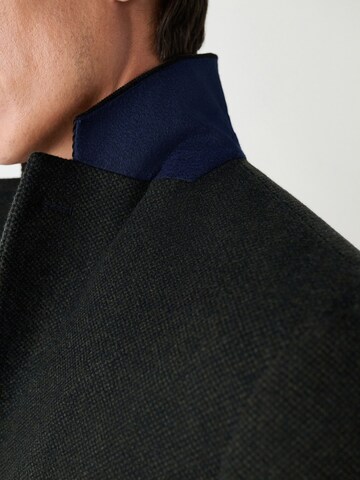 Next Mantel in Grün