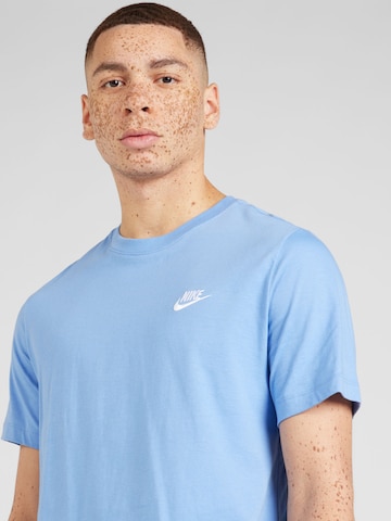 mėlyna Nike Sportswear Standartinis modelis Marškinėliai 'CLUB'