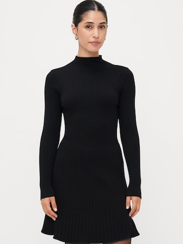 Robes en maille 'VMNANCY' Vero Moda Petite en noir : devant