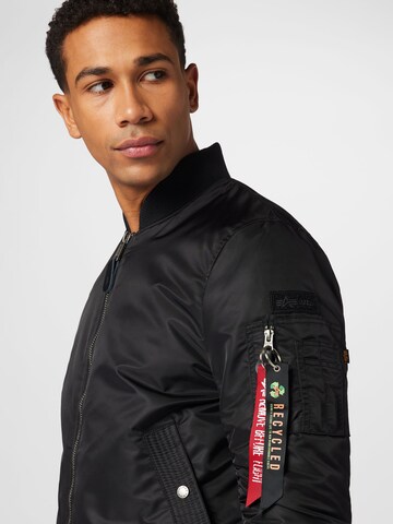 ALPHA INDUSTRIES Демисезонная куртка в Черный