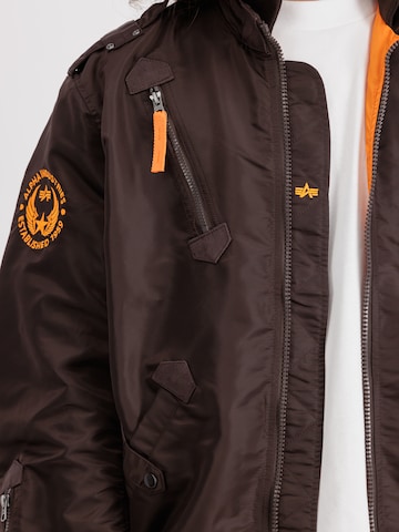 ALPHA INDUSTRIES Välikausitakki 'Falcon II' värissä ruskea