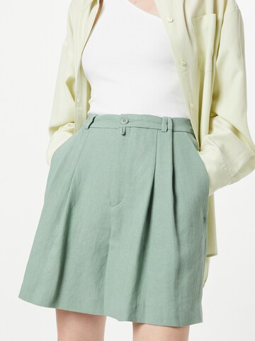 Wide leg Pantaloni con pieghe di DRYKORN in verde