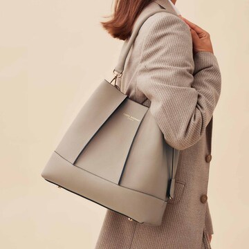 Isabel Bernard Shoulder bag in Brown