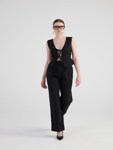 Loosefit Pantalon à pince HOLLY LOLLY en noir