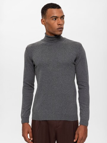 Antioch Pullover in Grau