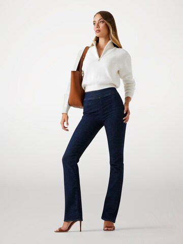 GUESS Flared Jeggings in Blue