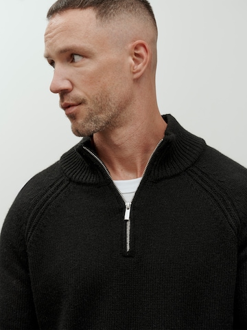 DAN FOX APPAREL Pullover 'Essential' in Schwarz