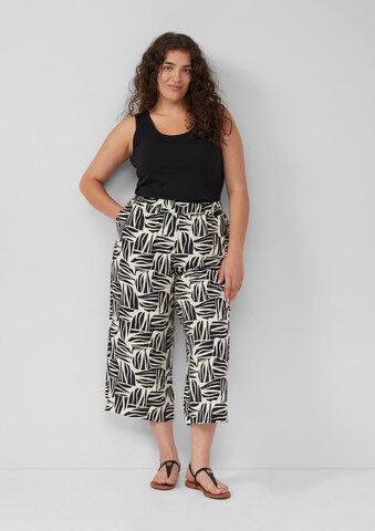 s.Oliver Wide leg Trousers in Black: front