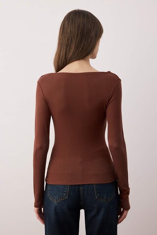Trendyol - Camiseta en marrón