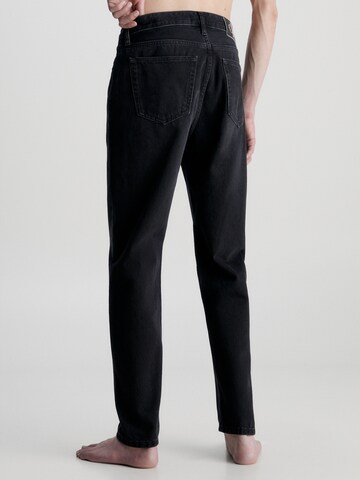 Calvin Klein Jeans Tapered Jeans i svart